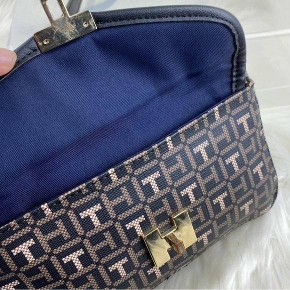 TOMMY HILFIGER CROSSBODY BAG - Picture 9 of 13